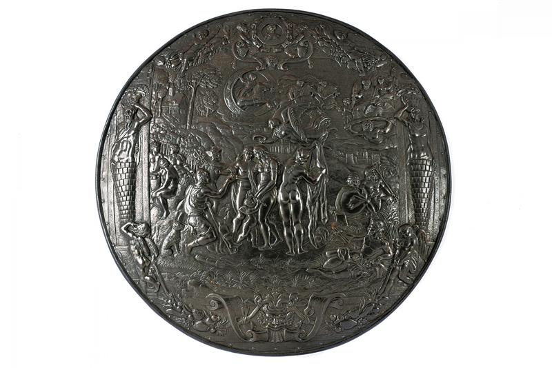 Scudo con scene mitologiche