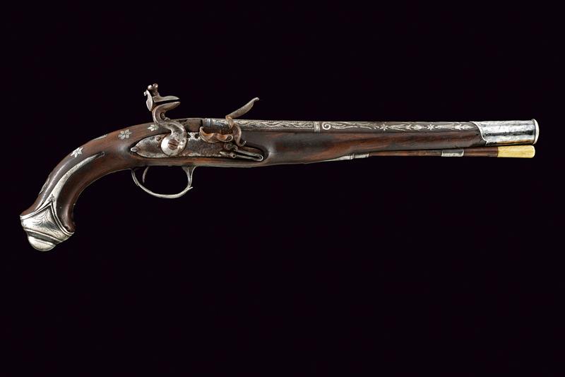 Pistola a pietra focaia con fornimenti in argento