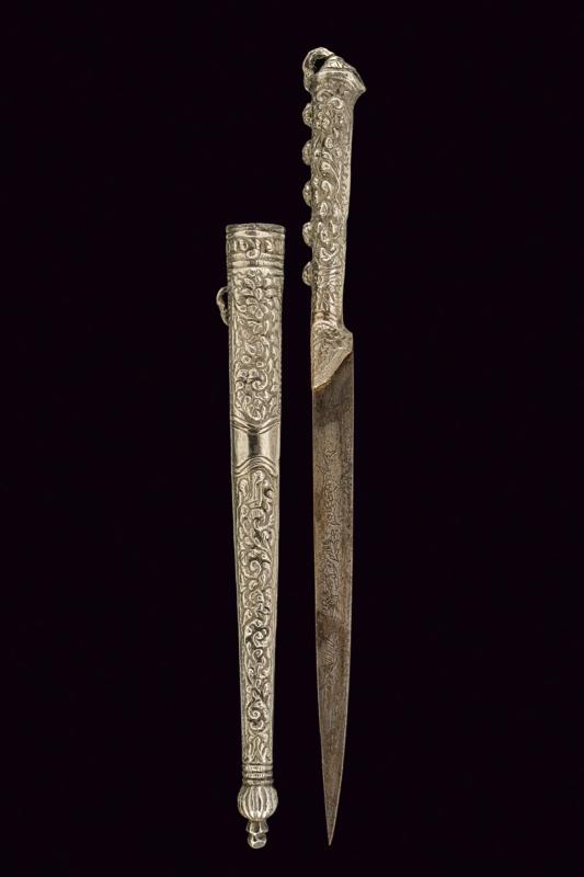 Coltello con fodero in argento