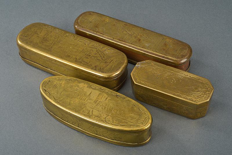 Lotto di quattro tabacchiere incise