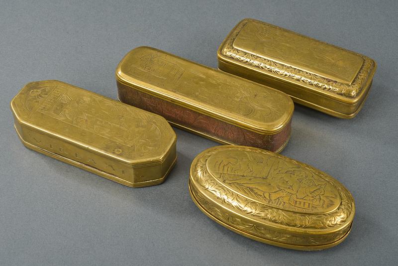 Lotto di quattro tabacchiere incise