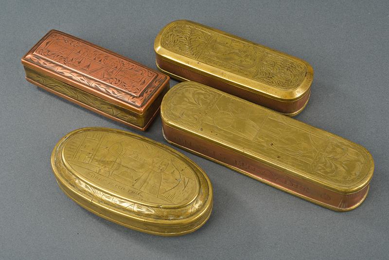 Lotto di quattro tabacchiere incise