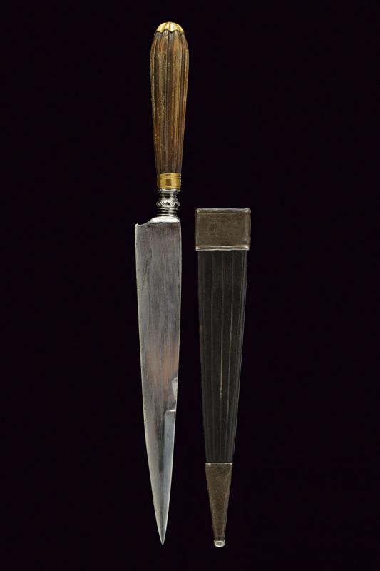 Coltello con fodero