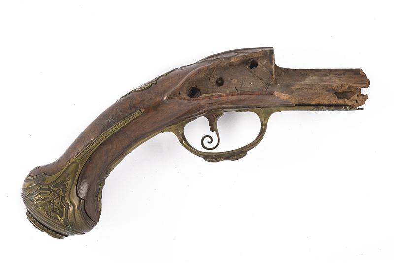 Resti di una pistola a pietra focaia