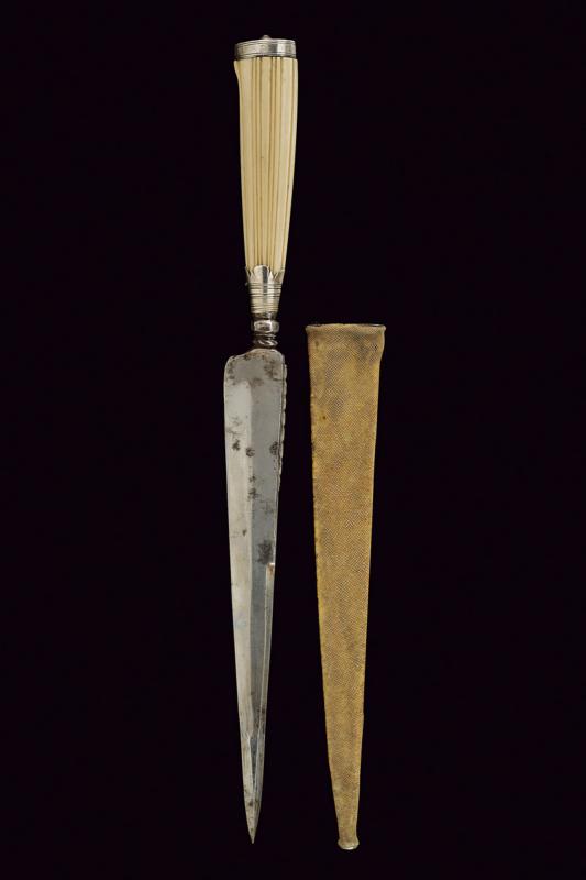 Coltello con fodero