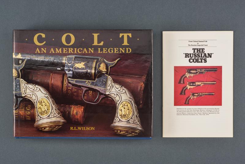 Lotto di due volumi su revolver Colt