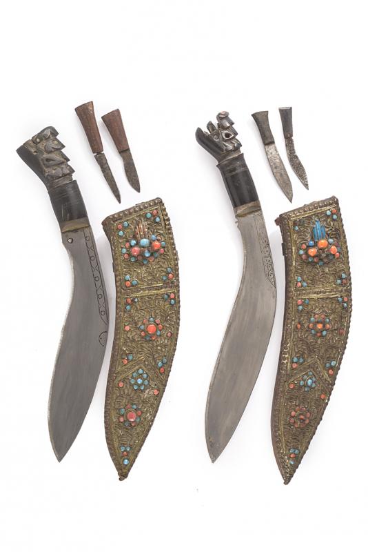 Lotto di due kukri decorati