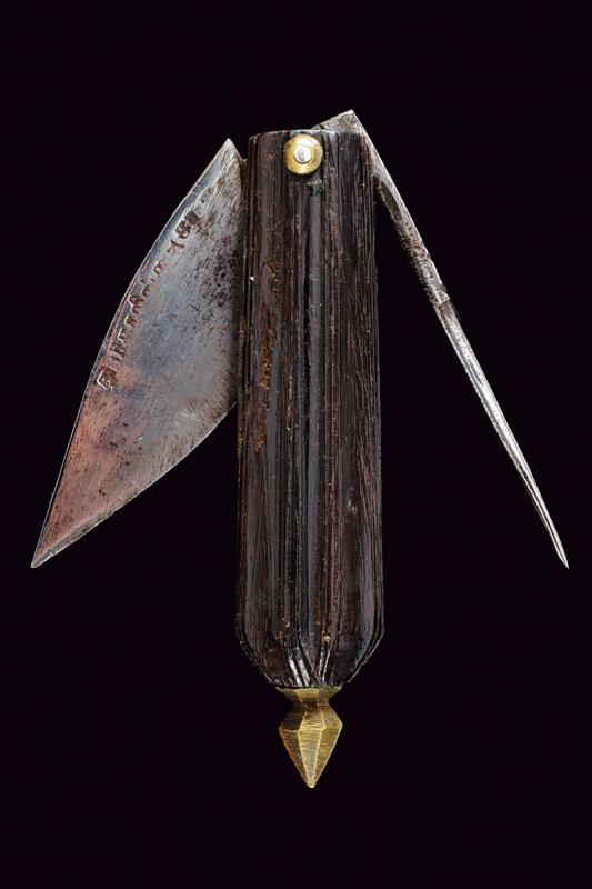 Interessante coltello pieghevole