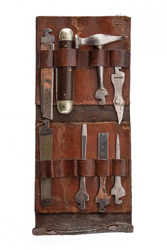 Set coltello pieghevole ed attrezzi