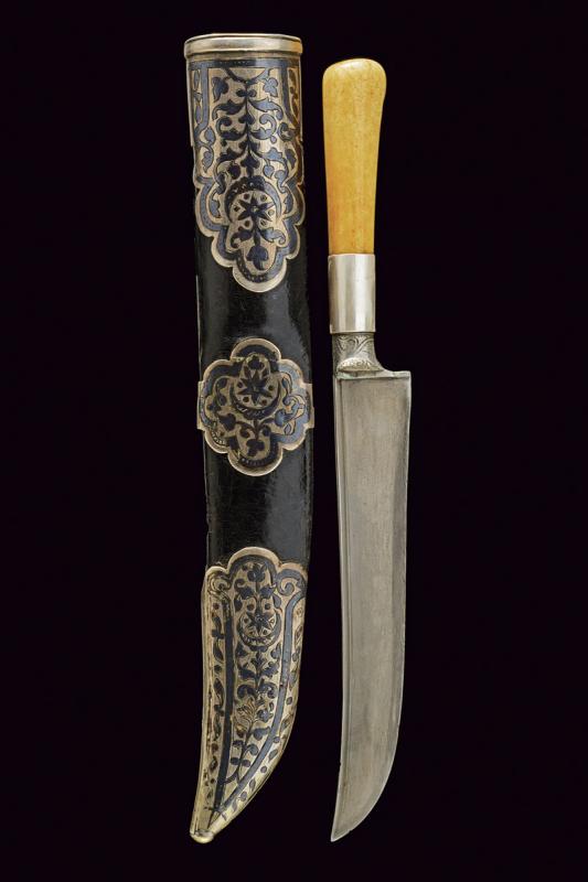 Coltello con fodero niellato