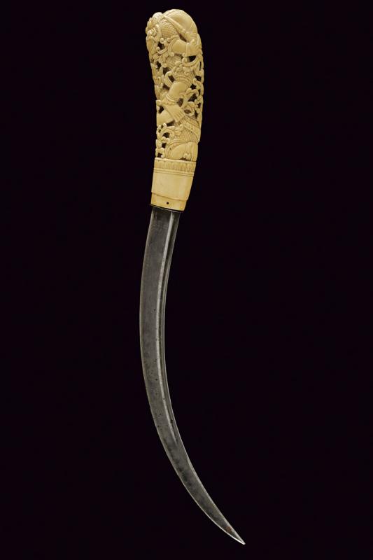 Coltello intagliato