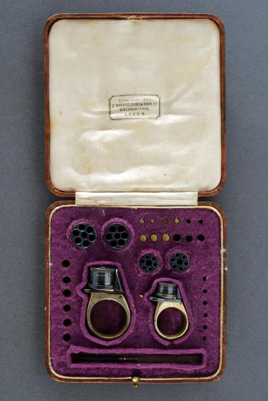 Raro set di due revolver ad anello in custodia