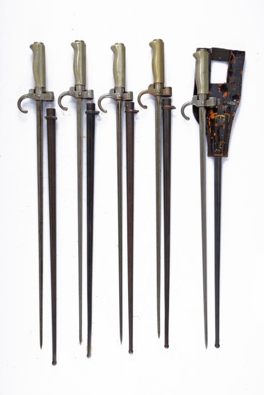 Lotto di cinque baionette Lebel mod. 1886
