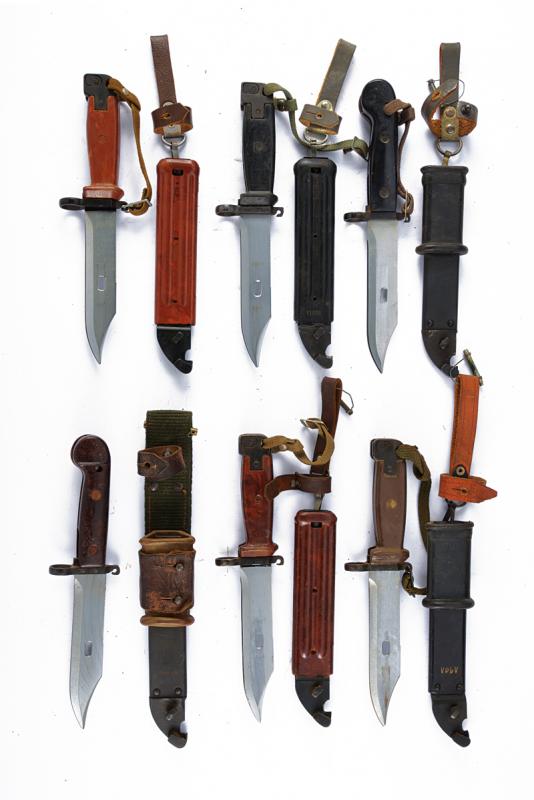 Lotto di sei baionette per fucili Kalashnikov