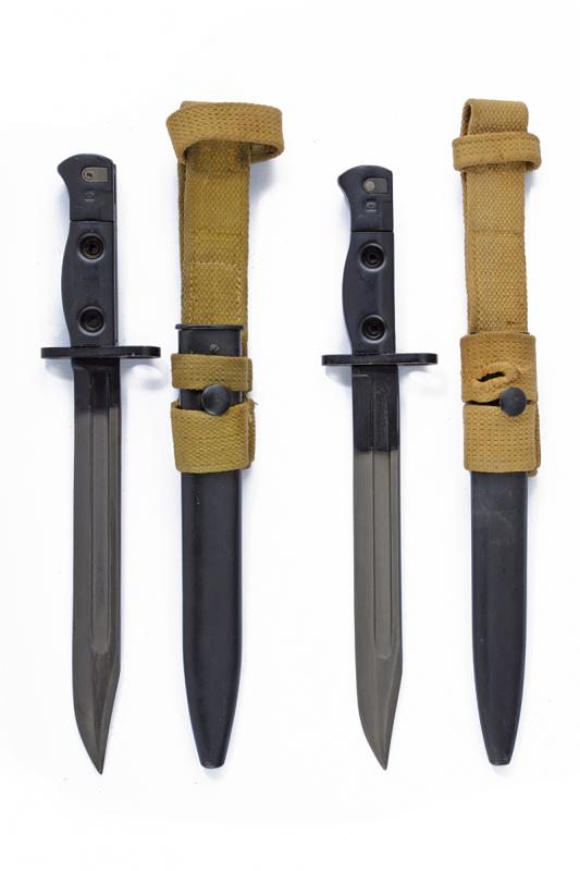 Lotto di due baionette L1A4