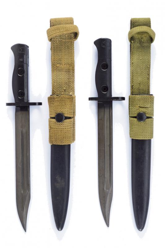 Lotto di due baionette L1A4