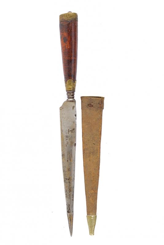 Coltello con fodero