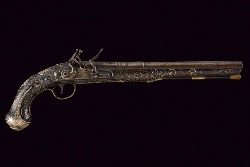 Pistola a pietra focaia con fornimenti in argento