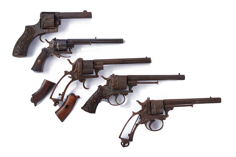 Lotto di cinque revolver a retrocarica