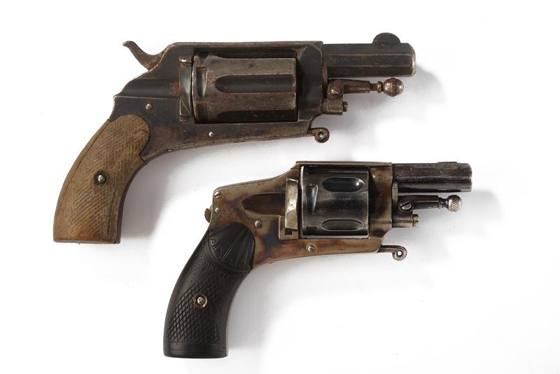 Lotto di due revolver tipo Velodog