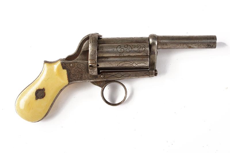 Pepperbox revolver a spillo