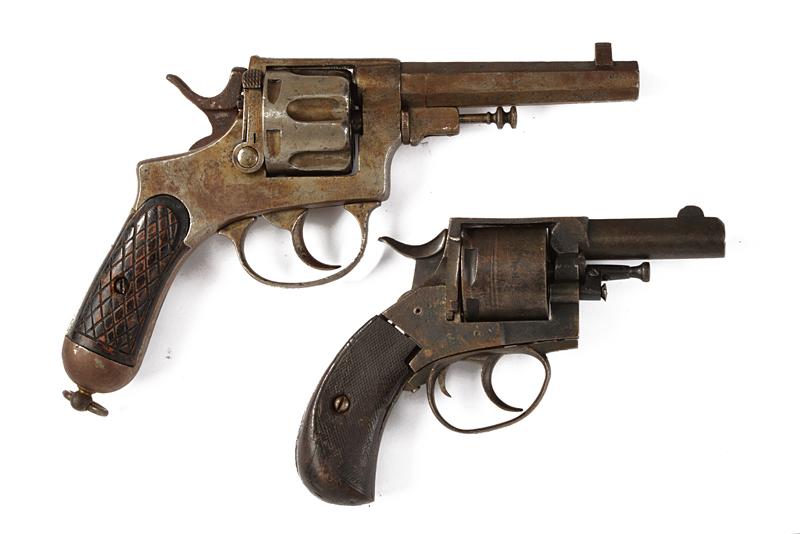 Lotto di due revolver a percussione centrale