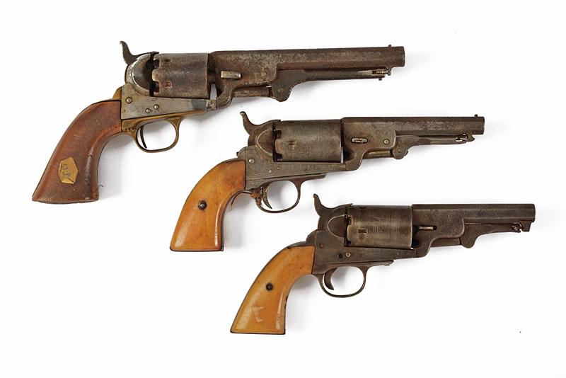 Lotto di tre revolver a luminello sul tipo Colt